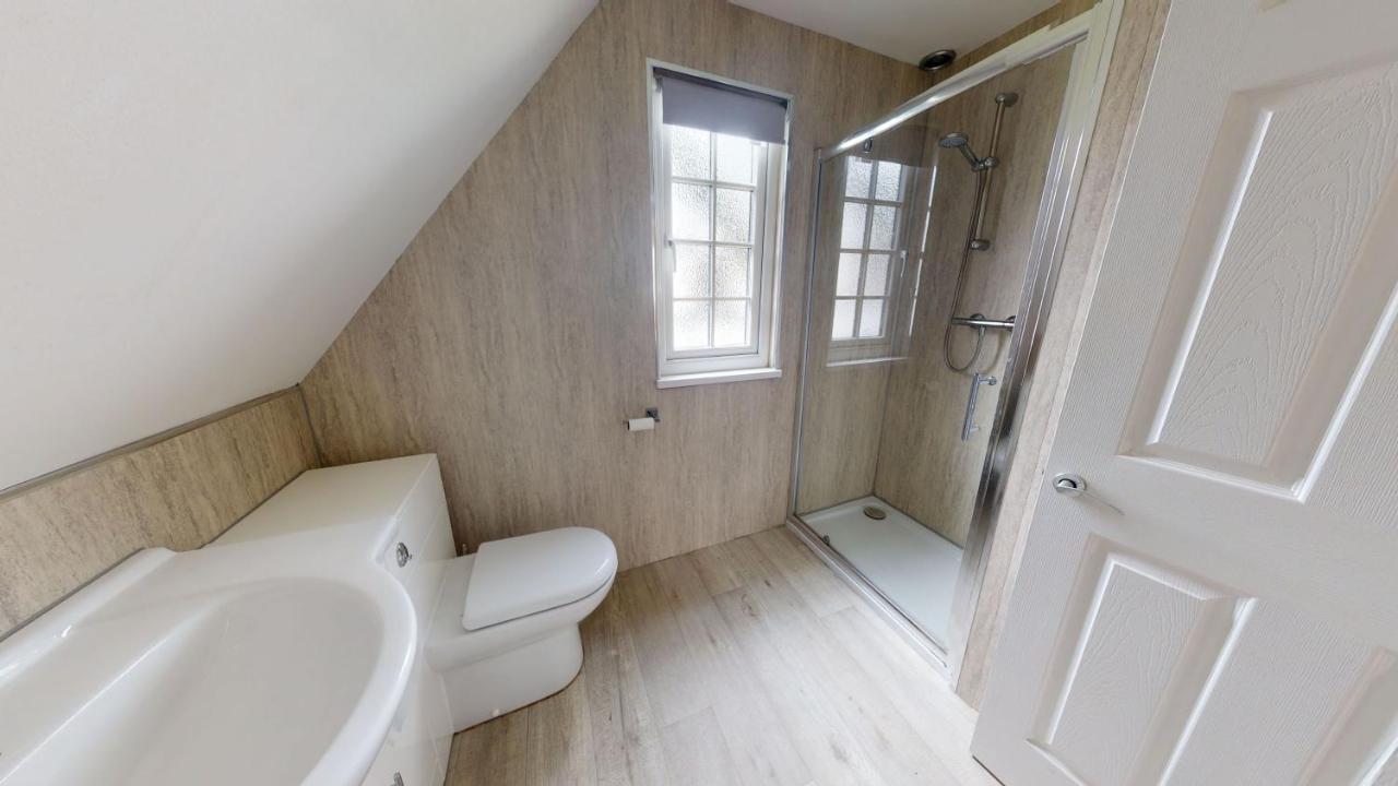 25 Tudor Court, Tolroy Manor هايلي المظهر الخارجي الصورة