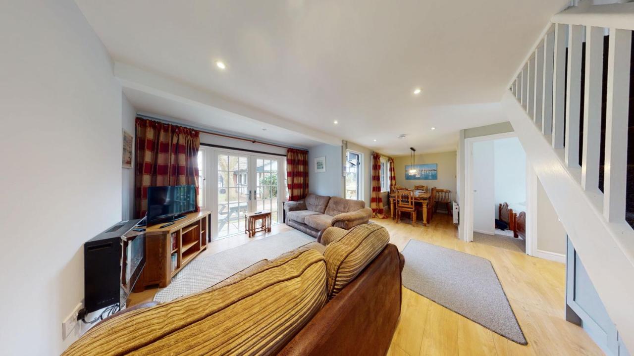 25 Tudor Court, Tolroy Manor هايلي المظهر الخارجي الصورة